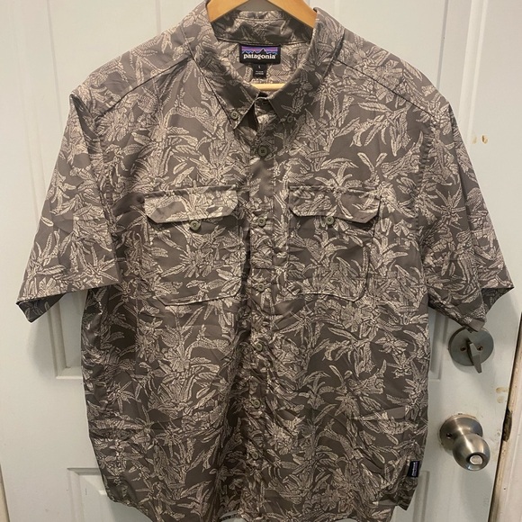 Patagonia Self Guided Hike Garden  Hawaiian button down short sleeve shirt - Picture 9 of 10